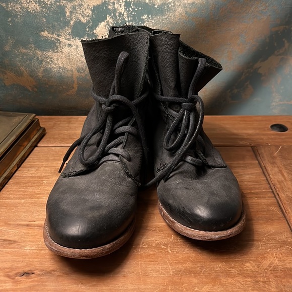 Black leather booties - Picture 2 of 6